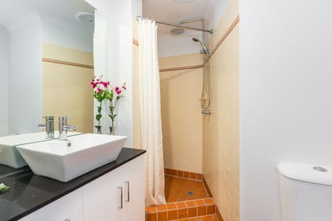 Deluxe Suite, 1 King Bed, Balcony | Bathroom shower