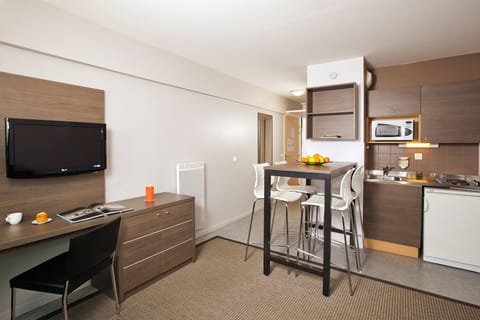 Standard Apartment, 1 Bedroom | Room amenity