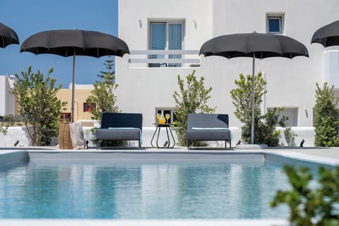 Seasonal outdoor pool, pool umbrellas, sun loungers