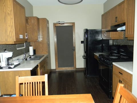 Cabin, 2 Bedrooms | Private kitchen | Microwave, coffee/tea maker