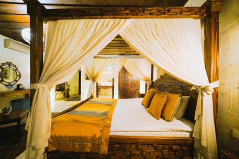 Honeymoon Suite | Premium bedding, individually decorated, individually furnished