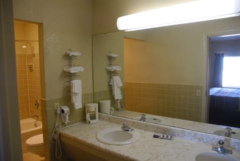 Basic Room, 1 King Bed, Non Smoking | Bathroom | Combined shower/tub, hair dryer, towels