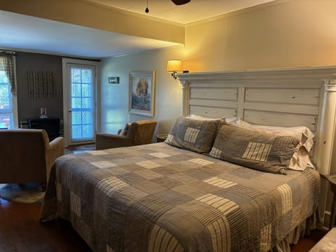 Superior Double Room, Private Bathroom (Carson Farmhouse)