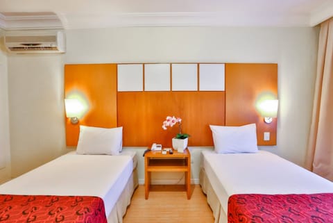 Standard Twin Room, 2 Twin Beds | In-room safe, desk, free WiFi, bed sheets