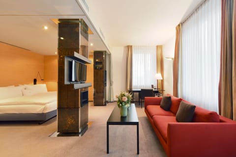 Suite | Living area | 60-cm flat-screen TV with digital channels, TV