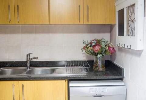 Standard Apartment, 2 Bedrooms, Non Smoking (Wag n Bietjie ) | Private kitchen | Full-size fridge, microwave, oven, stovetop