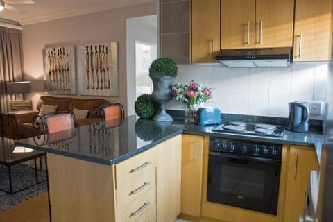 Standard Apartment, 2 Bedrooms, Non Smoking (Wag n Bietjie ) | Private kitchen | Full-size fridge, microwave, oven, stovetop