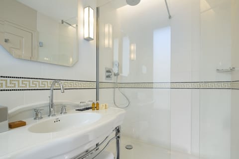 Junior Suite | Bathroom | Rainfall showerhead, free toiletries, hair dryer, bathrobes