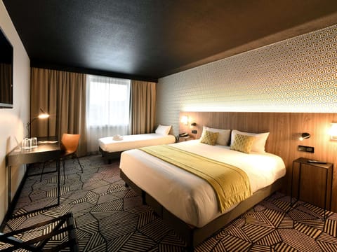 Family Room, Multiple Beds (Superior) | Premium bedding, desk, blackout drapes, soundproofing