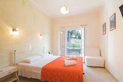 Standard Studio | Iron/ironing board, free cribs/infant beds, free WiFi