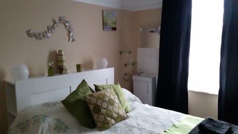 Double Room, Ensuite | Free WiFi, bed sheets