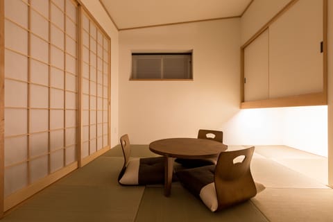 Premium room（2 beds/2 Japanese futon) | In-room dining