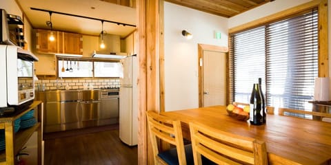 2 Bedroom Chalet (Misorano Chalet) - 828-216 Hokujō (4 singles + 1 futon) | In-room dining