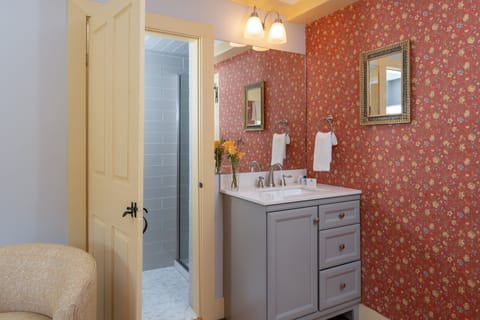 BOURNE (Queen) | Bathroom | Designer toiletries, hair dryer, bathrobes, towels