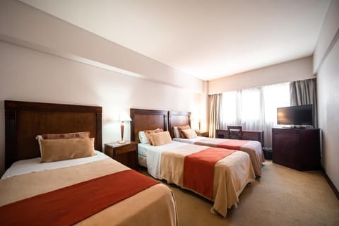 Classic Triple Room | In-room safe, free cribs/infant beds, free WiFi, bed sheets