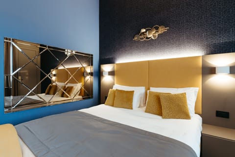 Down comforters, minibar, in-room safe, desk