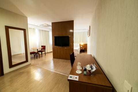 Suite | Minibar, in-room safe, desk, free cribs/infant beds