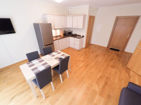 Large Luxury Apartment, 1 Bedroom | Private kitchen | Fridge, microwave, stovetop, electric kettle