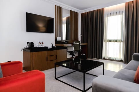 Elite Apartment | Premium bedding, down comforters, Select Comfort beds, minibar