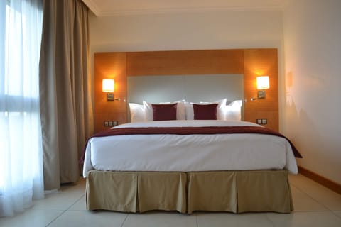 Executive Apartment, 1 Bedroom, City View | Premium bedding, down comforters, Select Comfort beds, minibar