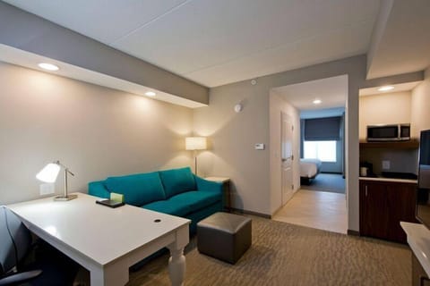 Junior Suite, 1 King Bed, Non Smoking | In-room safe, individually decorated, individually furnished, desk