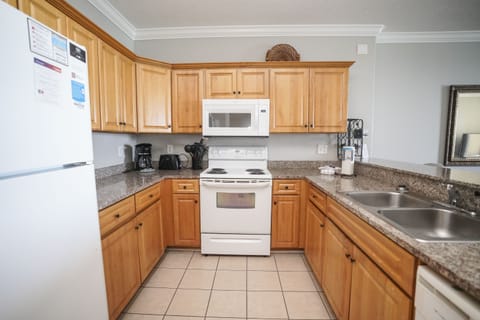 Condo, 2 Bedrooms, Sea View (1209) | Private kitchen | Full-size fridge, microwave, oven, stovetop