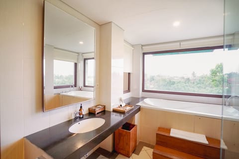 Suite Room | Bathroom | Designer toiletries, hair dryer, slippers, bidet