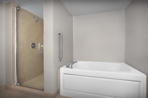 Suite, 1 Bedroom (Evolution) | Bathroom | Combined shower/tub, free toiletries, hair dryer, towels