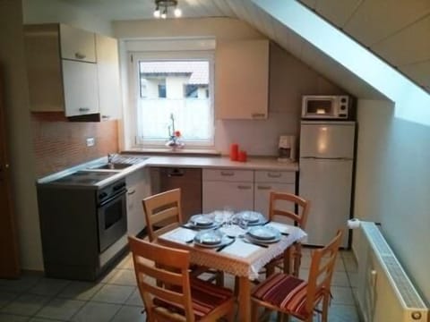 Comfort Apartment, 2 Bedrooms (4 Personen) | Private kitchen | Full-size fridge, microwave, oven, stovetop