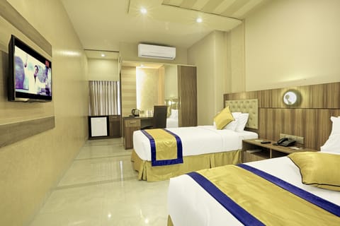 Deluxe Twin Room, 2 Single Beds | 1 bedroom, premium bedding, minibar, in-room safe