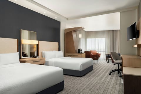 Premium bedding, desk, iron/ironing board, free WiFi