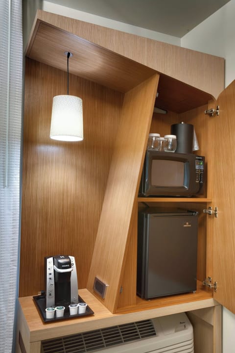 Premium bedding, desk, iron/ironing board, free WiFi