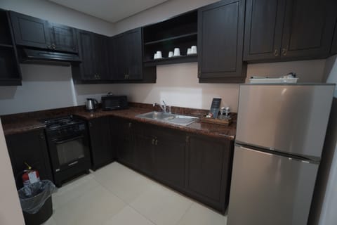 Premier Apartment, 3 Bedrooms | Private kitchen | Fridge, microwave, stovetop, coffee/tea maker