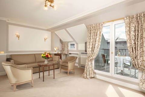 Parisian Suite | Premium bedding, pillowtop beds, minibar, in-room safe