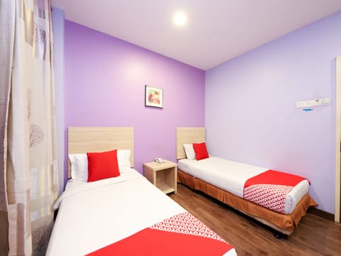 Deluxe Twin Room | Iron/ironing board, free WiFi, bed sheets