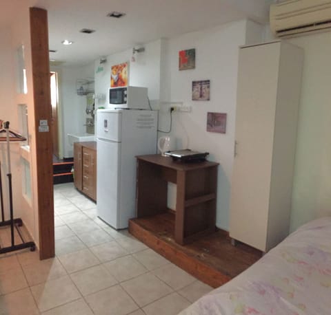 Basic Studio, 1 Bedroom, Non Smoking, Private Bathroom | Private kitchen | Fridge, microwave