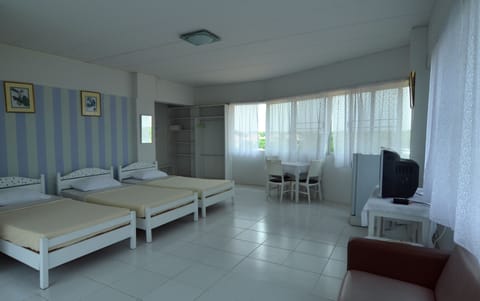 Triple Room with Balcony | Desk, free WiFi