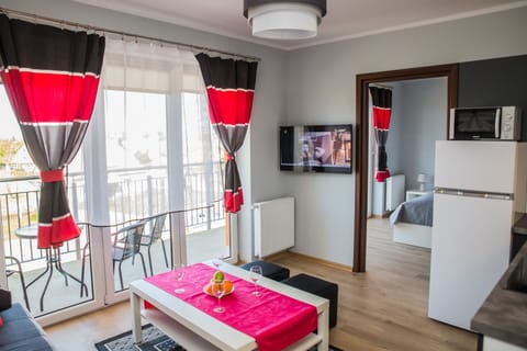 1 bedroom, soundproofing, cribs/infant beds, bed sheets