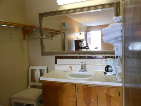 Combined shower/tub, deep soaking tub, free toiletries, hair dryer