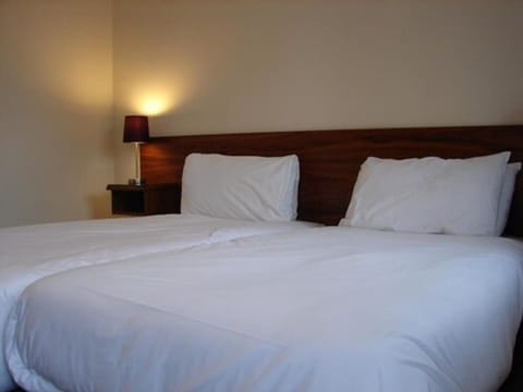 Twin Room | Desk, iron/ironing board, free WiFi, bed sheets