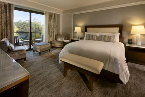 Executive Suite, Balcony, Lake View | Premium bedding, pillowtop beds, minibar, in-room safe