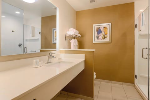 Room, 1 King Bed | Bathroom | Combined shower/tub, free toiletries, hair dryer, towels