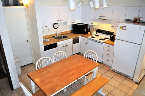 Condo, Multiple Beds, Mountain View (Snowflake 1 Bed plus Den 2 Bath SFAF) | Private kitchen | Full-size fridge, microwave, coffee/tea maker, electric kettle