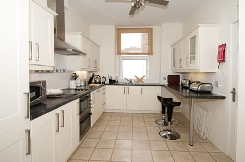 Apartment, 2 Bedrooms | Private kitchen | Full-size fridge, microwave, oven, stovetop