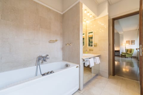 Luxury Suite, 1 Queen Bed, Ensuite | Bathroom | Free toiletries, hair dryer, towels