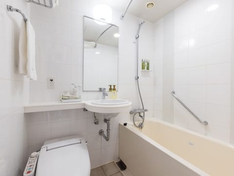 Combined shower/tub, free toiletries, hair dryer, slippers