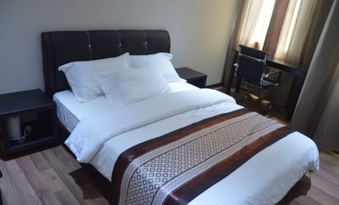 Double Room | In-room safe, desk, iron/ironing board, free WiFi