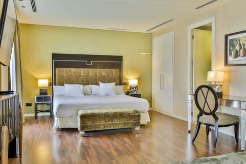 Suite | Premium bedding, minibar, in-room safe, desk