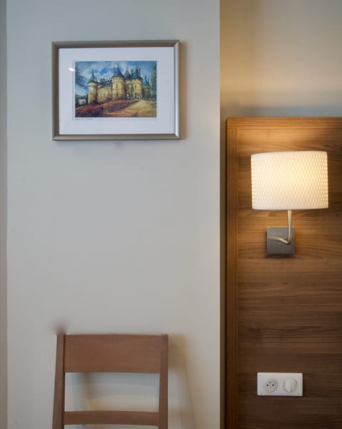 Desk, laptop workspace, iron/ironing board, free WiFi