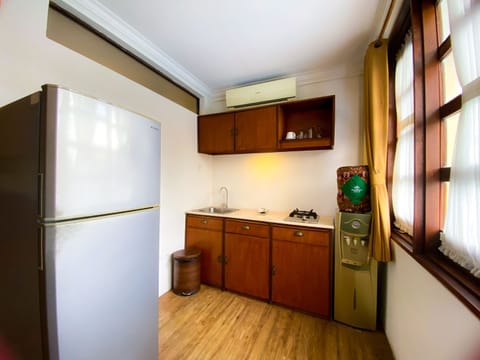 Suite, 1 Bedroom | Living area | 32-inch LED TV with satellite channels, TV